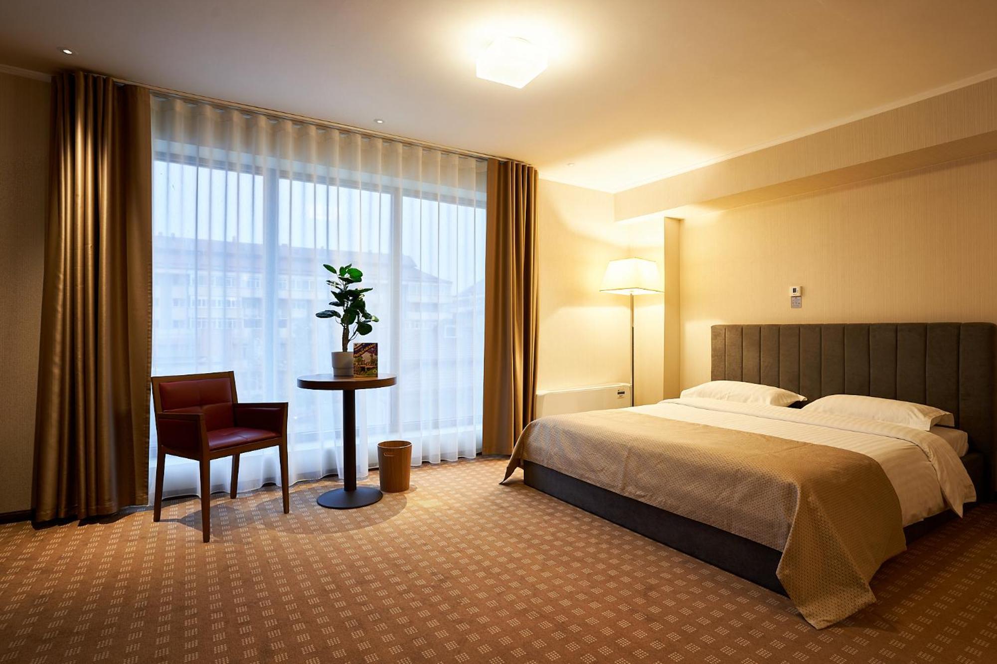 Petrodava One Piatra Neamţ Esterno foto